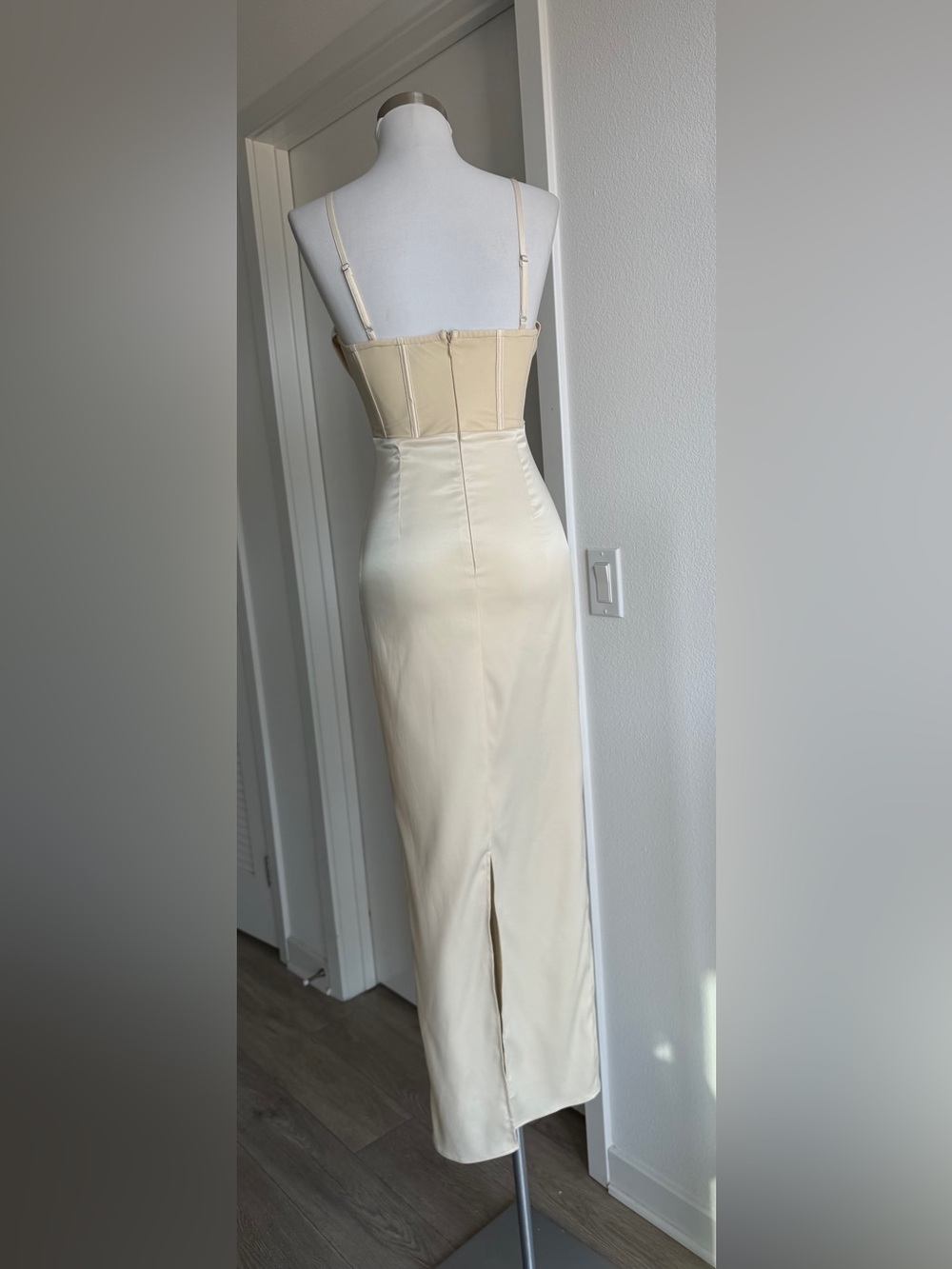 NBD Aella dress in Champagne size S - Picture 10 of 13
